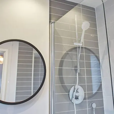 Shell House With Parking And Dog Friendly! Уитби